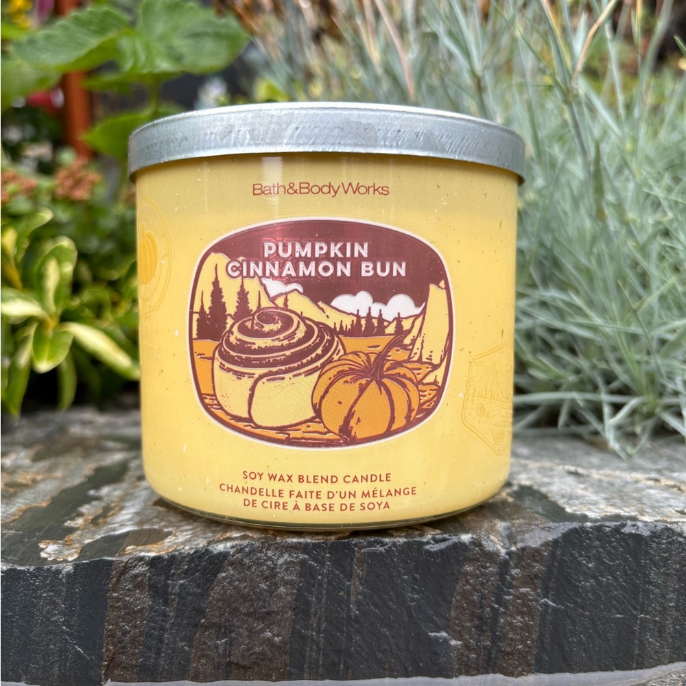 Bath & Body Works Yellow Pumpkin Cinnamon Bun Candle